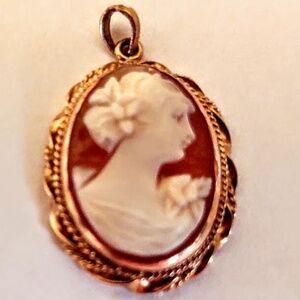 Vintage Carved Shell"Cameo"Pendant 10k Yellow Gold 3.54 Grams 1 1/4" Length
